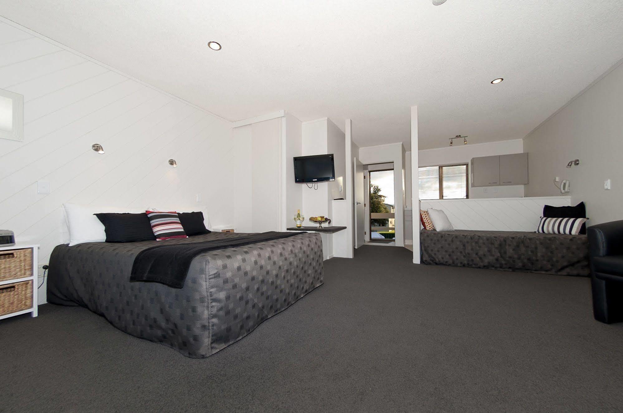 The Oceanside Motel Whitianga Esterno foto